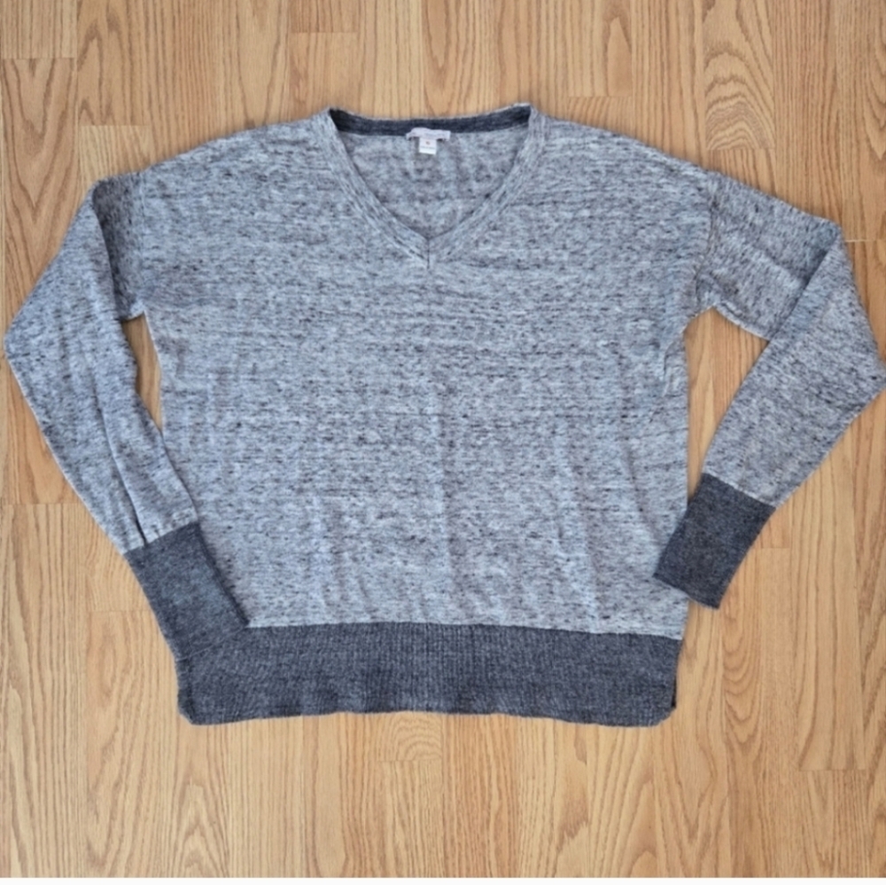 Women's Gap Gray V-Neck Sweater